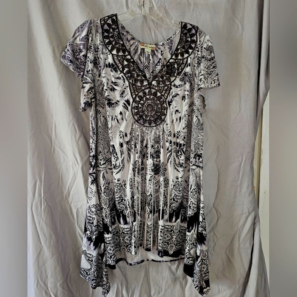 Pretty ladies blouse size large World Unity